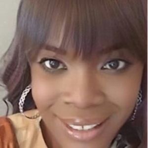 Meet your Posher, Mona